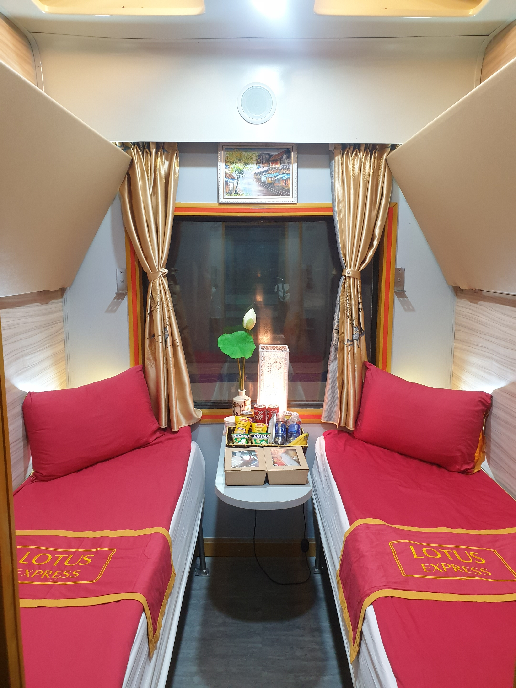 Hanoi - Hue in VIP 2 berth-cabin Lotus train service  on SE19 (19h50 – 09h20) - Price per person not per cabin (VIP 2 Berths, One Way)