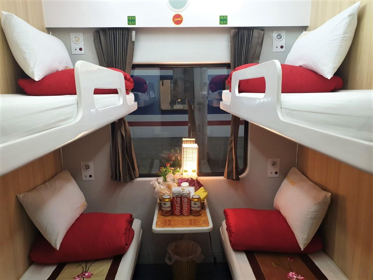 Ha Noi - Da Nang on Lotus Train SE19 (19h50 –12h10) (Deluxe 4 Berths, One Way)