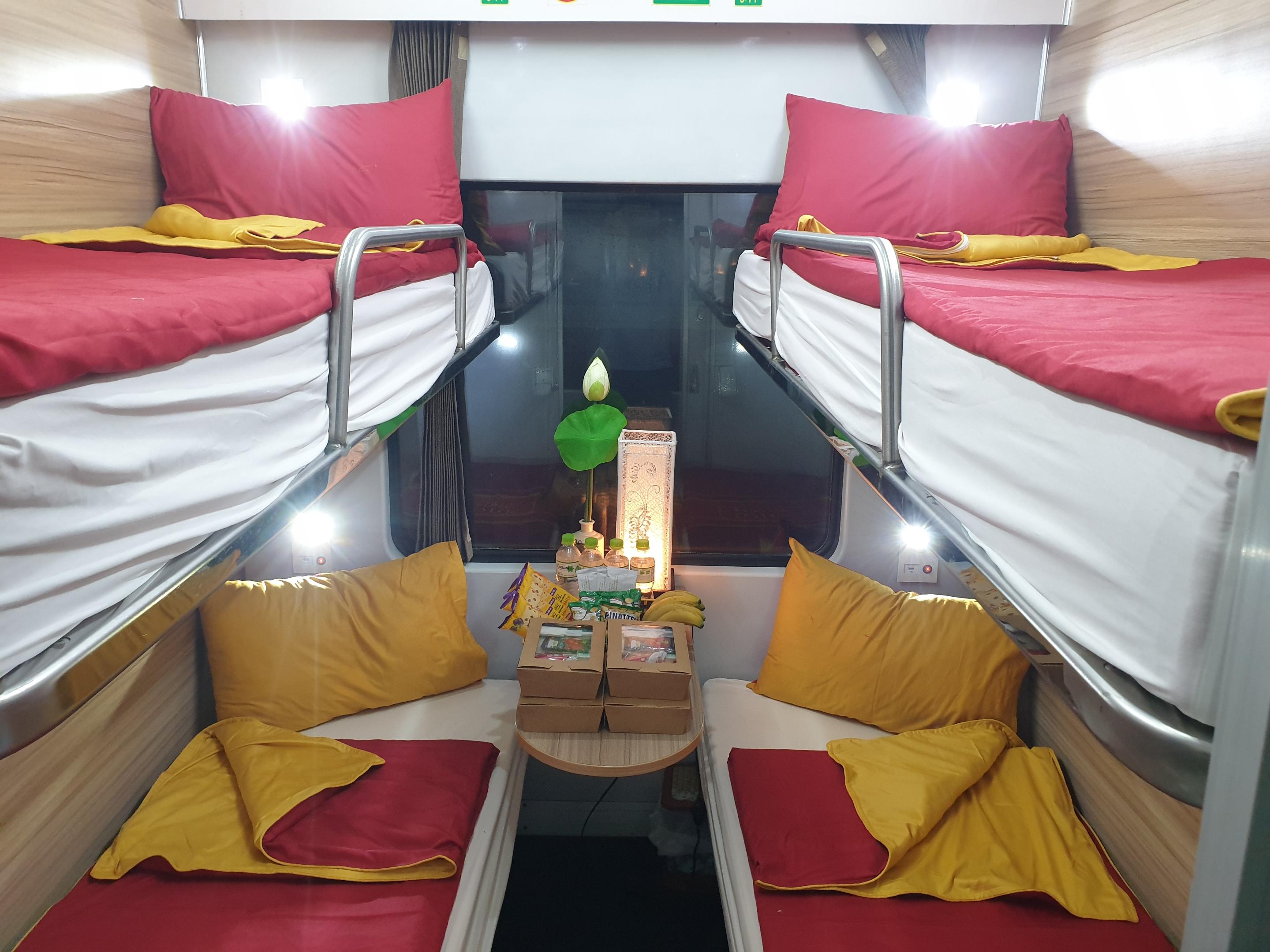 Dong Hoi - Ha Noi on Lotus train SE20 (23h51 – 11h30) (Deluxe 4 Berths, One Way)